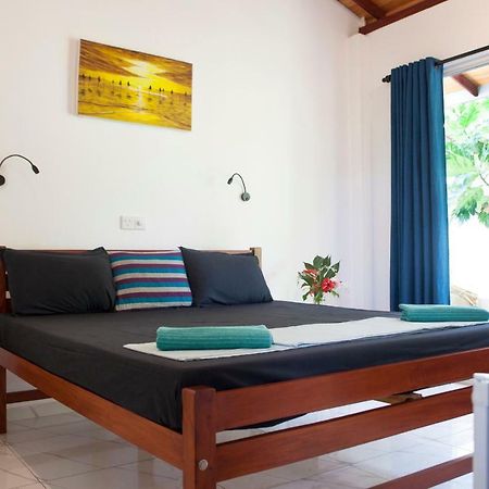 Alvas House Hotell Hikkaduwa Exteriör bild